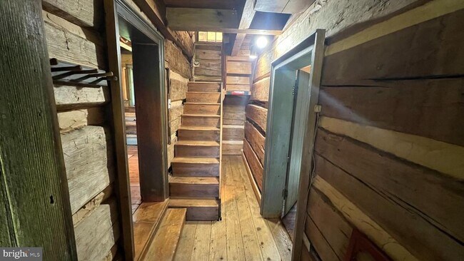 Foto del edificio - 511 Creekview Ln