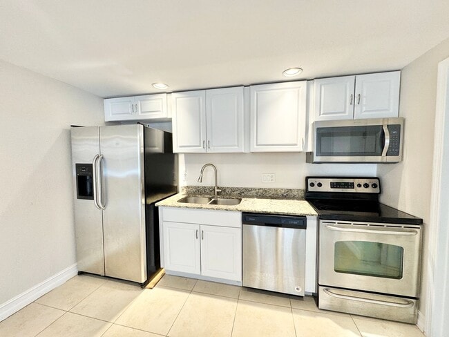 Foto del edificio - ** TREETOPS OF NAPLES ** 1 BED / 1 BATH - CONDO - SOUTH NAPLES - ANNUAL RENTAL