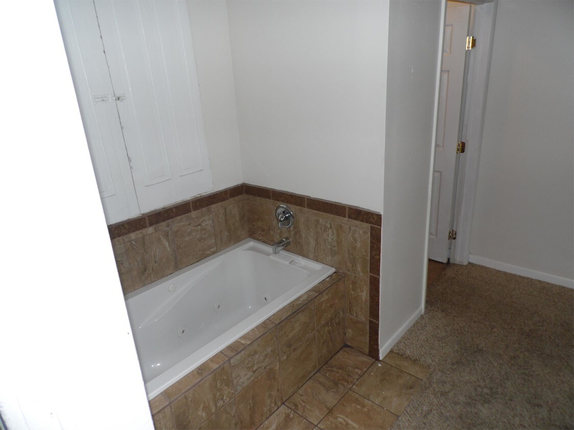 Primary Photo - 216 S Short St
