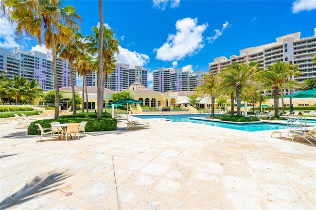 Foto del edificio - 765 Crandon Blvd