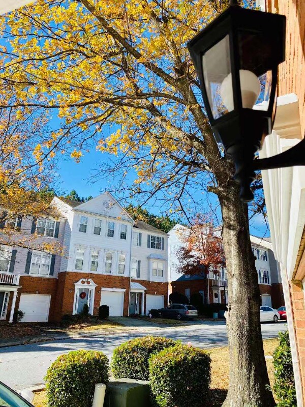 Foto del edificio - 3951 Howell Park Rd