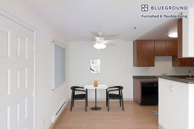 Foto del edificio - 1600 Villa St