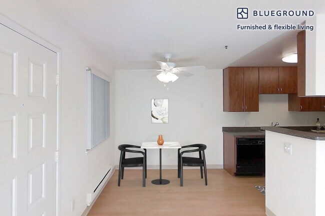 Foto del edificio - 1600 Villa St