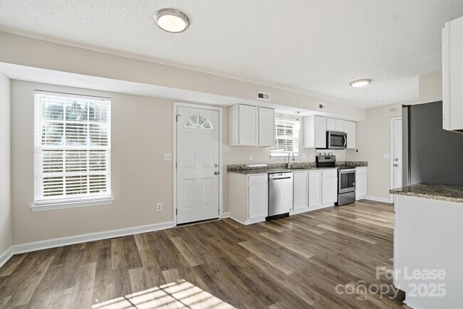 Building Photo - 2322 Pesca Ln