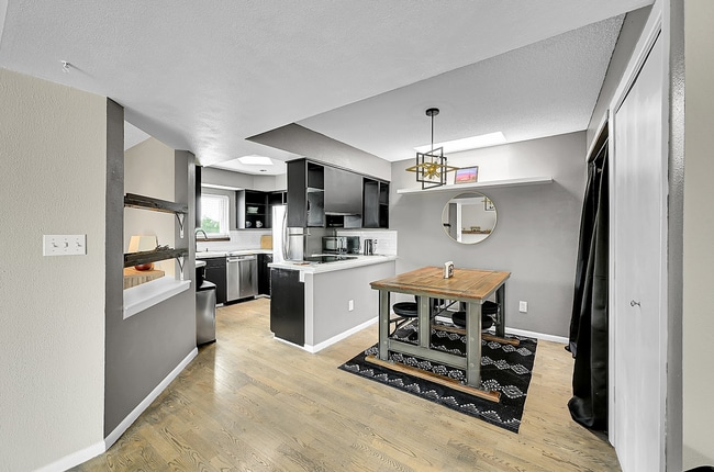 Building Photo - 1226 S Monaco Pky