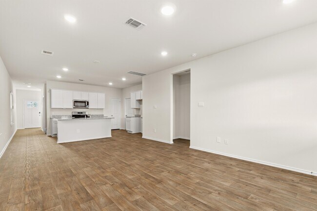 Building Photo - 172 Frogmore Loop