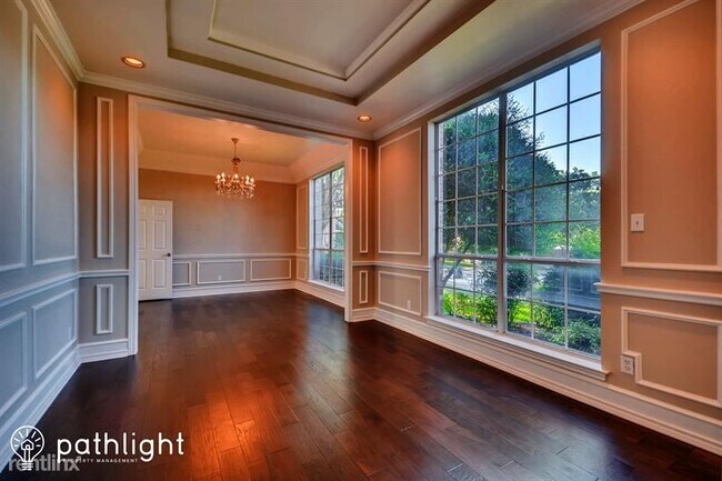 Foto del edificio - 4 br, 3 bath House - 114 Lake Forest Court...