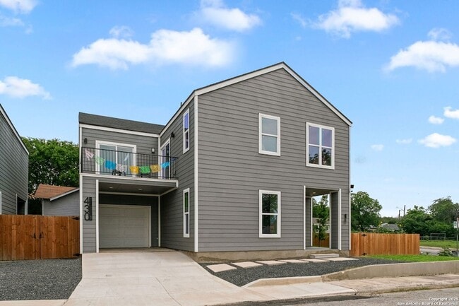 Building Photo - 420 Dreiss St