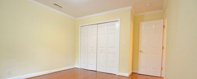 Building Photo - Charming 3 Bedroom-No Broker Fee