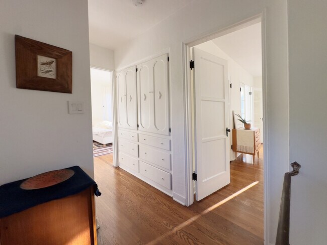 pasillo a nivel de dormitorio - 2415 Meadow Valley Ter