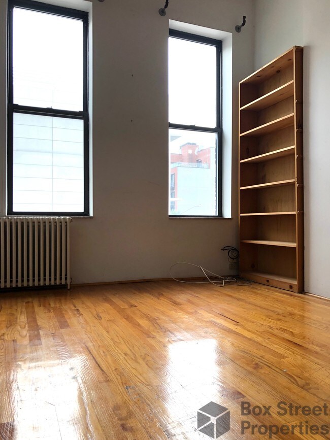 Foto del edificio - 1142 Manhattan Ave