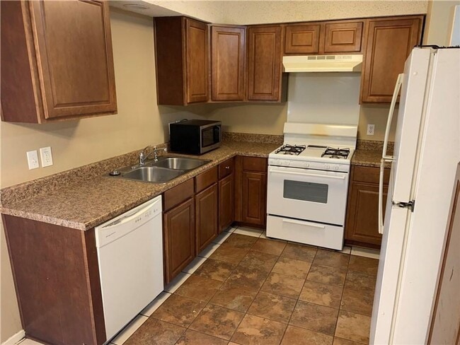 Building Photo - 7208 Creekside Dr