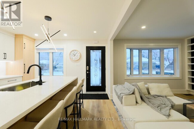 Building Photo - 10 Flagstaff Rd