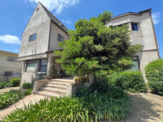 Foto del edificio - 1341 N Bronson Ave
