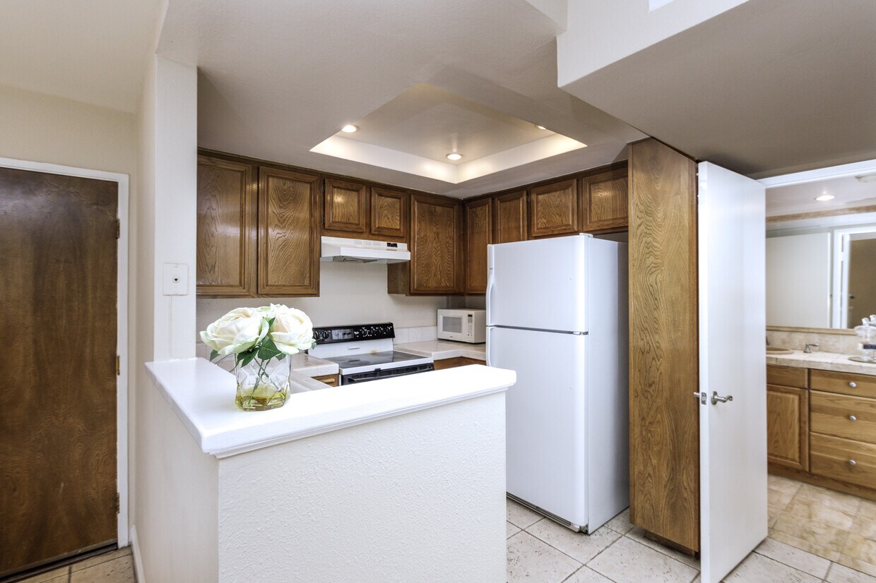 kitchen - 22100 Burbank Blvd
