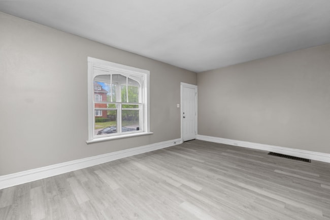 Building Photo - 6040 Maple Ave