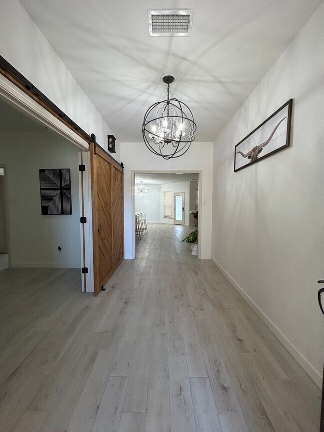 Foto del edificio - Beautiful Home in Northwest Midland-Los Patios Subdivision