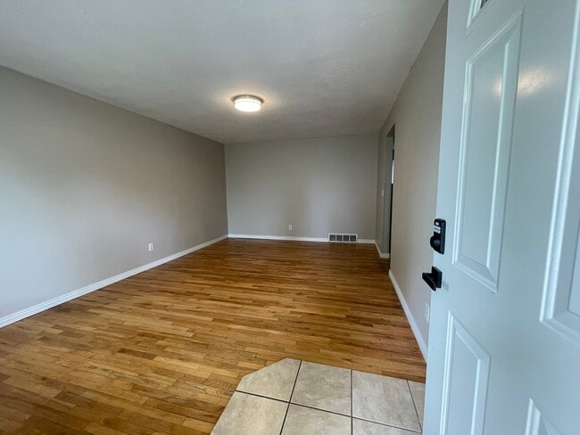 Building Photo - 1355 E 4170 S