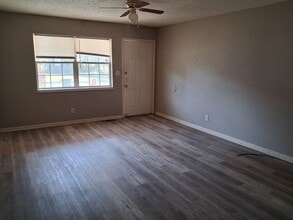 Building Photo - 1010 N Elm St
