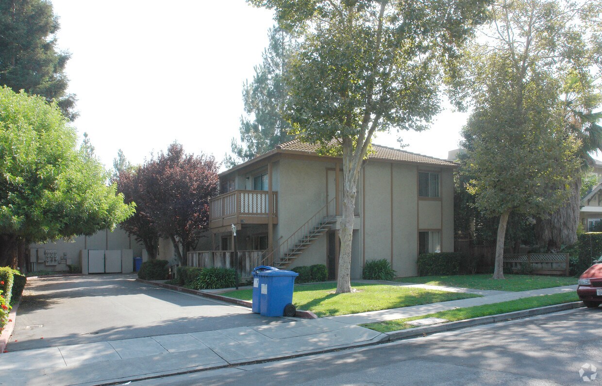 Primary Photo - 1178 Curtiss Ave