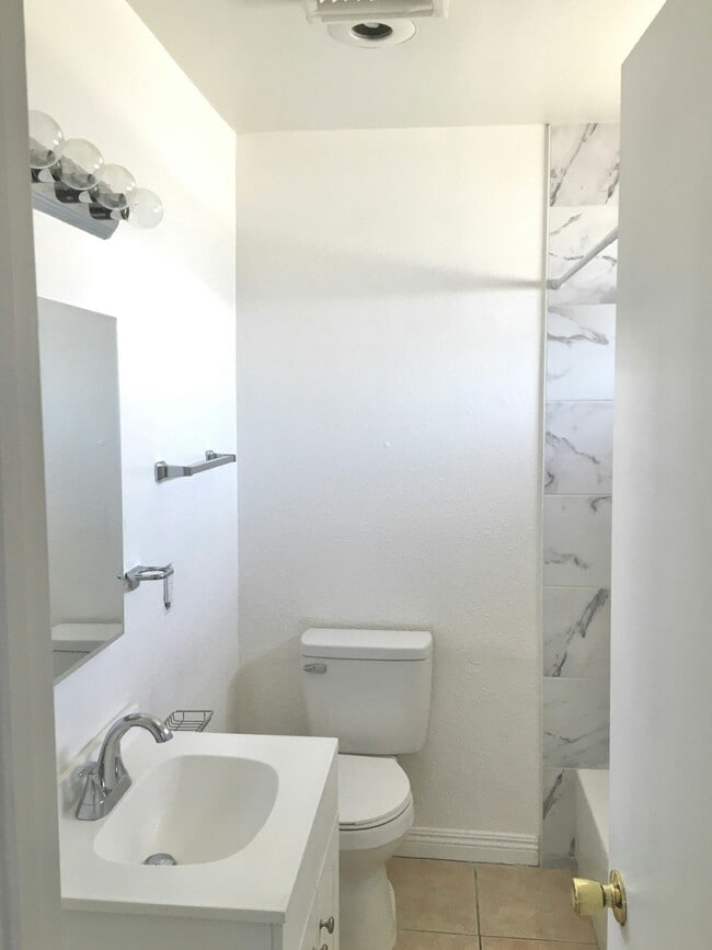 Building Photo - 1118 Palm St