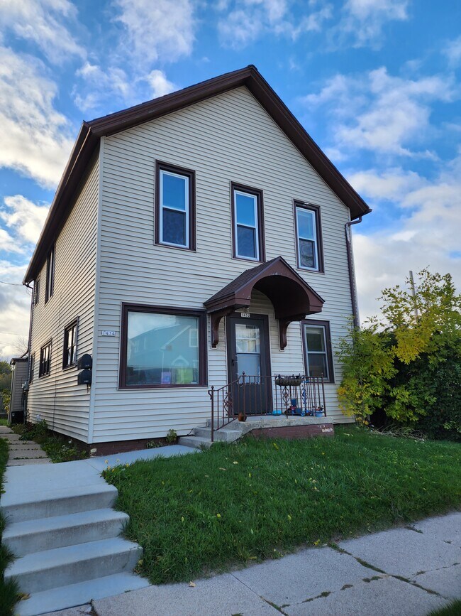 Building Photo - 1434 S 14th St