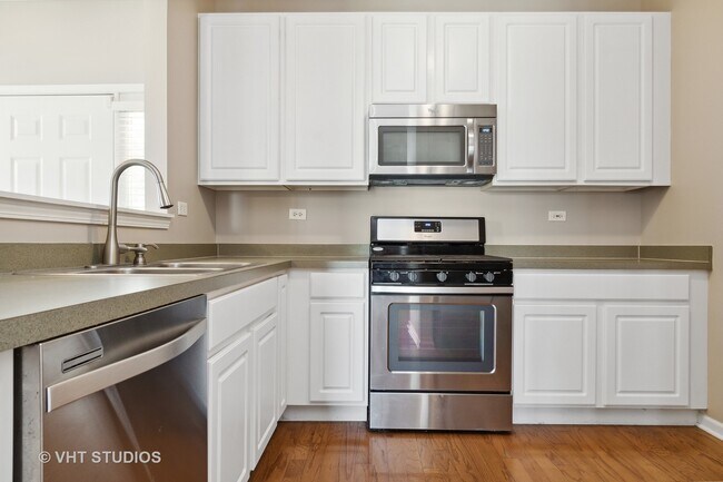 Foto del edificio - 2442 Golf Ridge Cir