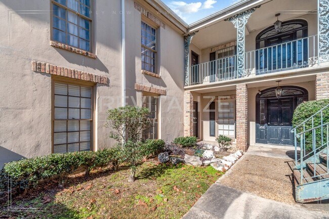 Building Photo - Charming 2/1.5 Apartment in Midtown!