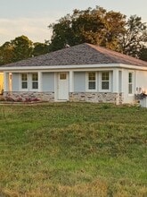 Building Photo - 2025 W Bermuda Rd