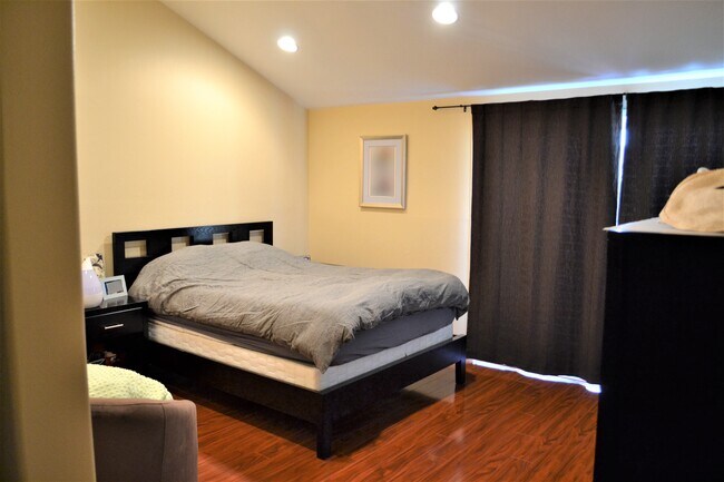 Building Photo - 12 Butterfly