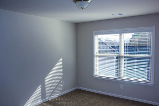 Foto del edificio - 30 Pratt Dr