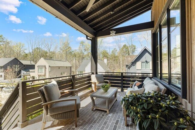 Building Photo - 304 Mado Ln
