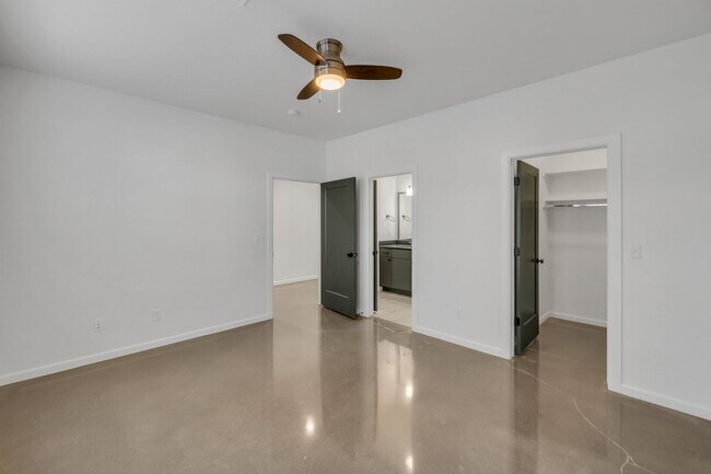 Foto del edificio - P.57 Kode Properties LLC
