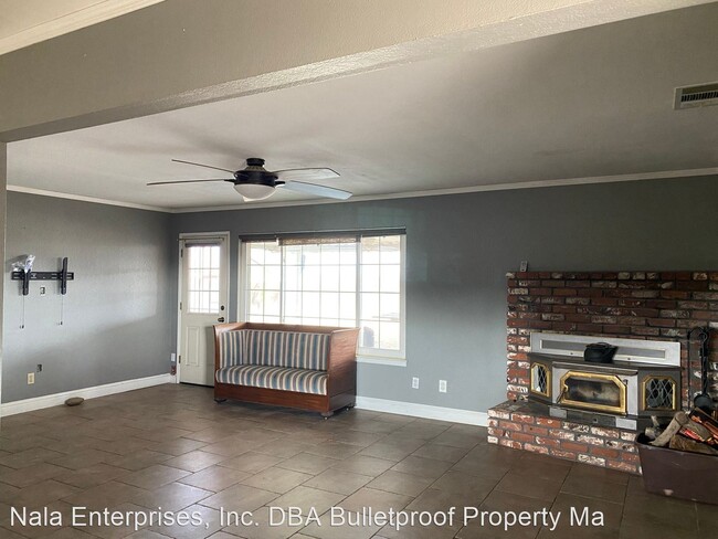 Building Photo - 3 br, 2 bath House - 11430 E. Saginaw Ave.