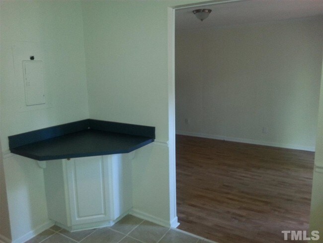 Building Photo - 1001 Surrey Ct