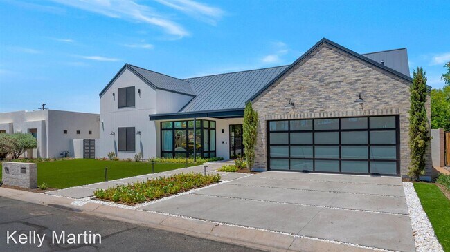 Foto del edificio - 4 br, 4.5 bath House - 4216 E Hazelwood St