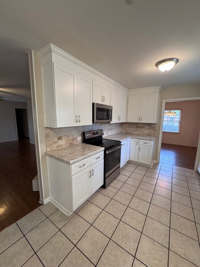 Foto del edificio - 572 Farmington Rd