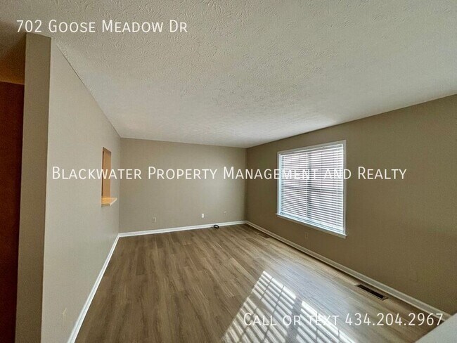Foto del edificio - 702 Goose Meadow Dr