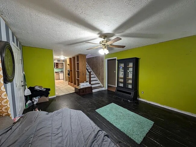 Building Photo - Spacious 4BR House in Jamestown
