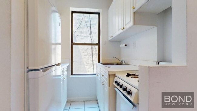 Building Photo - 411 E 70th St