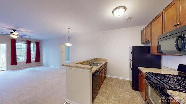 Foto del edificio - 1012 W Summerfield Gln Cir