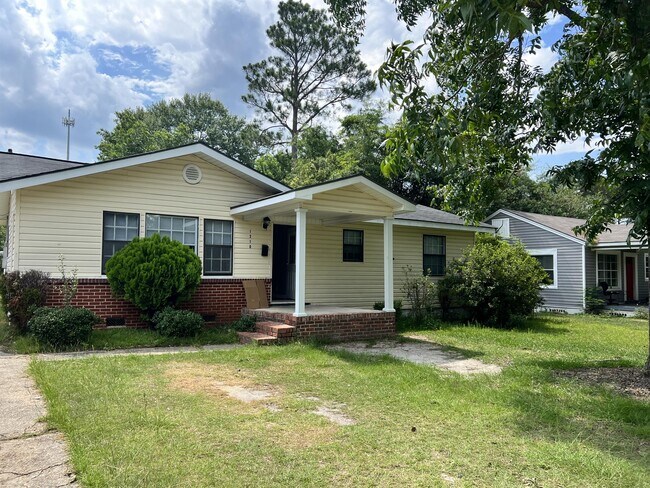 Building Photo - 1210 Petty St