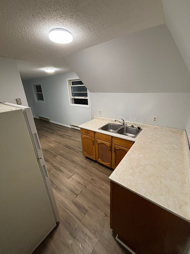 Building Photo - 121 Park St