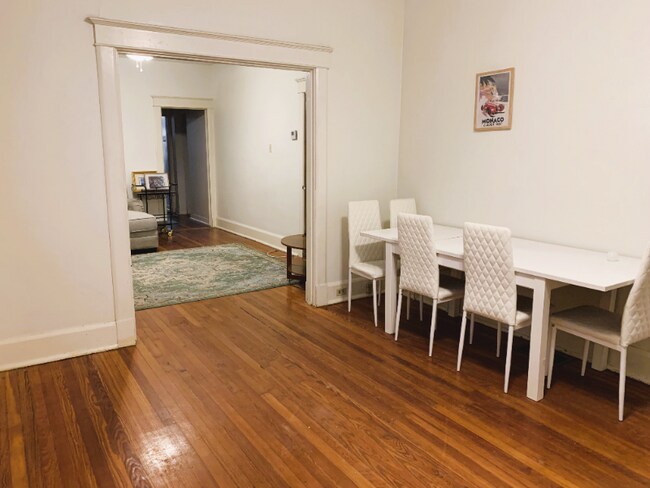 Building Photo - 1031 Broadway St