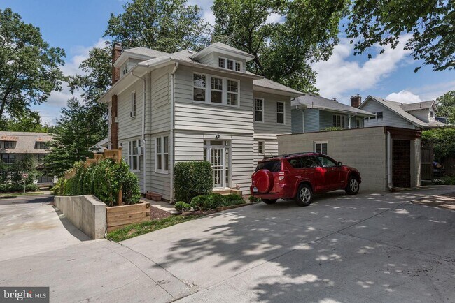 Foto del edificio - 3710 Military Rd NW