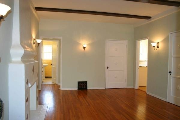 Primary Photo - 335 N Heliotrope Dr