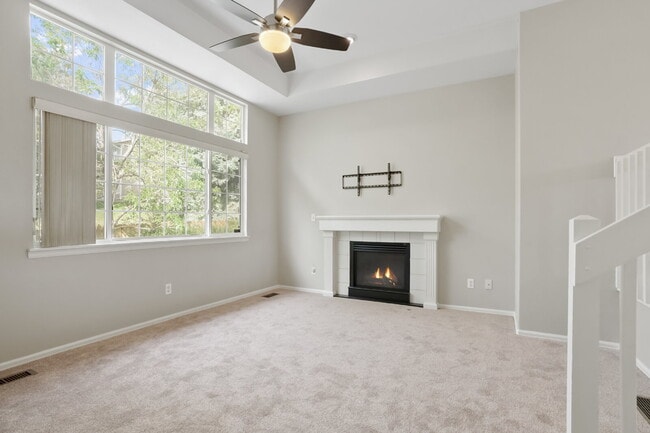 Building Photo - Bright End-Unit Townhome with 3 Beds, 2.5 ...