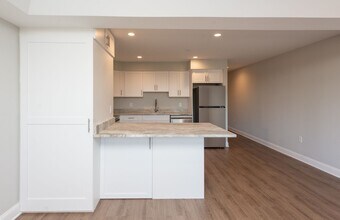 Interior Photo - 925 at North
