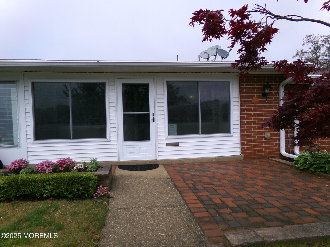 Primary Photo - 651C Plymouth Dr