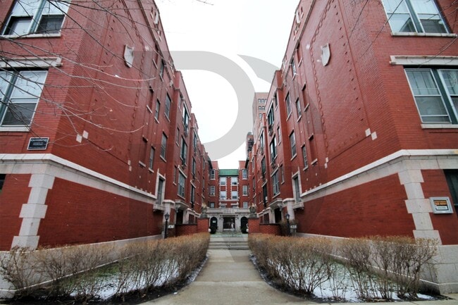 Building Photo - 434 W Surf St